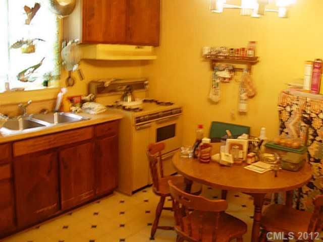 3227 Barfield Dr, Charlotte, NC 28217