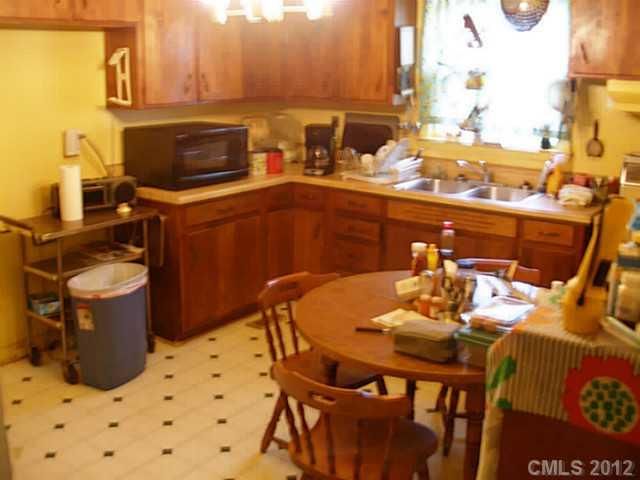 3227 Barfield Dr, Charlotte, NC 28217