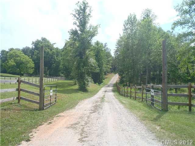 225 Cedarcrest Dr, Mooresville, NC 28115