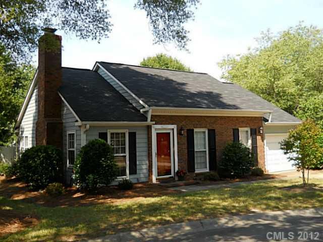 2723 Hillmont Dr, Charlotte, NC 28226