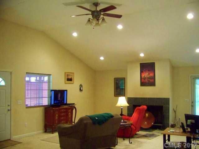 5257 Waterlynn Dr, Clover, SC 29710