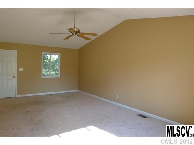 1910 NE 19th Street Pl, Hickory, NC 28601