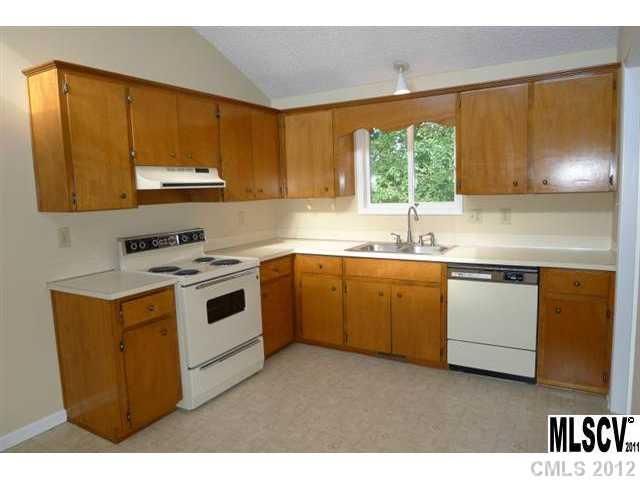 1910 NE 19th Street Pl, Hickory, NC 28601