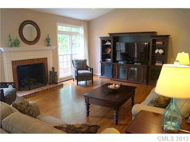 215 Rosedale Ln, Matthews, NC 28105