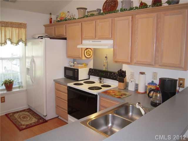 100 Mulberry Ct, Mount Holly, NC 28120