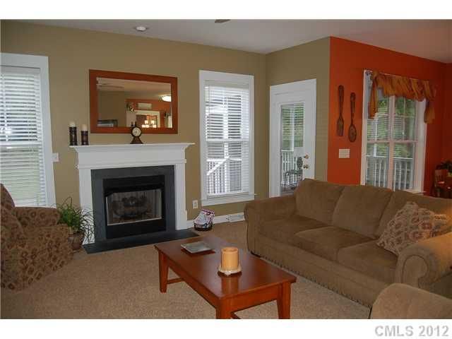 1071 Hunters Run Dr, Tega Cay, SC 29708