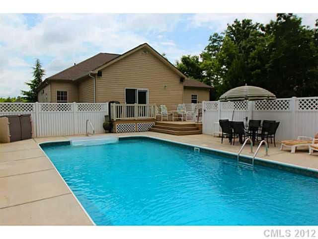 6160 Neptune Dr, Denver, NC 28037
