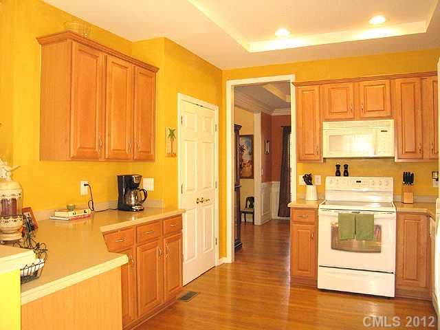 5535 Glen Forest Dr, Charlotte, NC 28226
