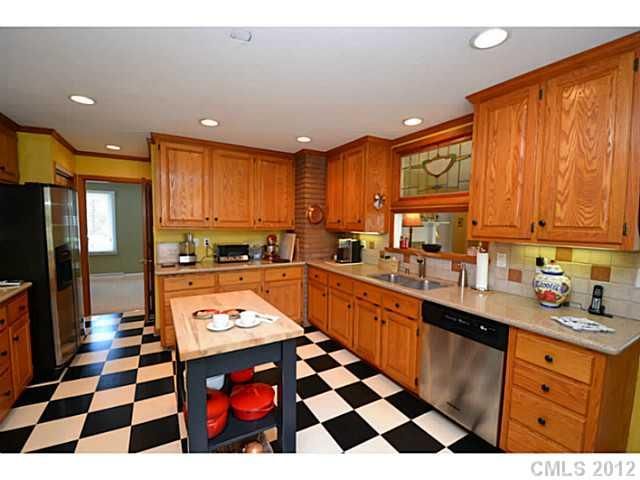 1612 Eastwood Dr, Kannapolis, NC 28083