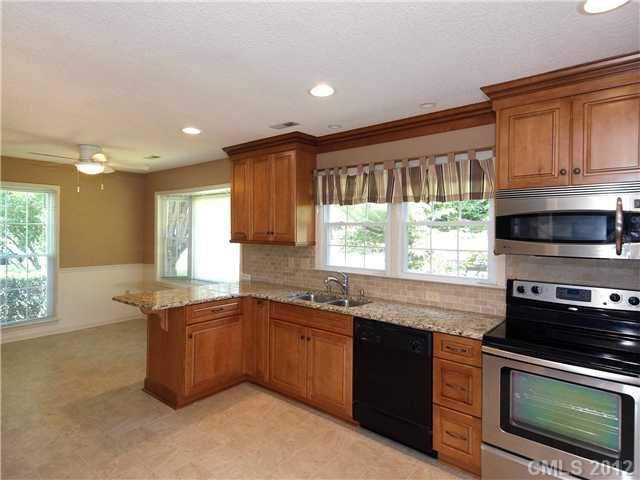 12128 Parks Farm Ln, Charlotte, NC 28277