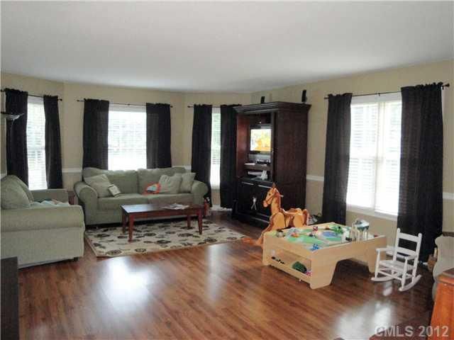 8527 Walnut St, Mount Pleasant, NC 28124