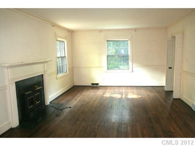 1326 W Queens Rd, Charlotte, NC 28207