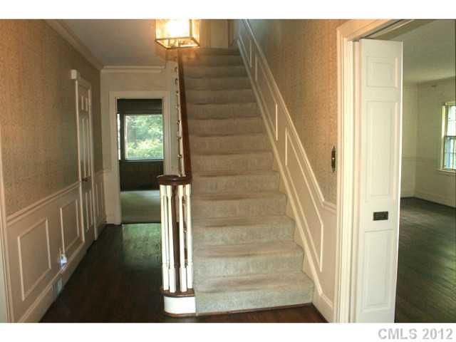 1326 W Queens Rd, Charlotte, NC 28207
