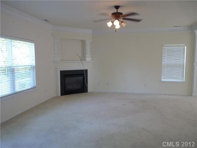 2729 Forest Grove Ct, Charlotte, NC 28269