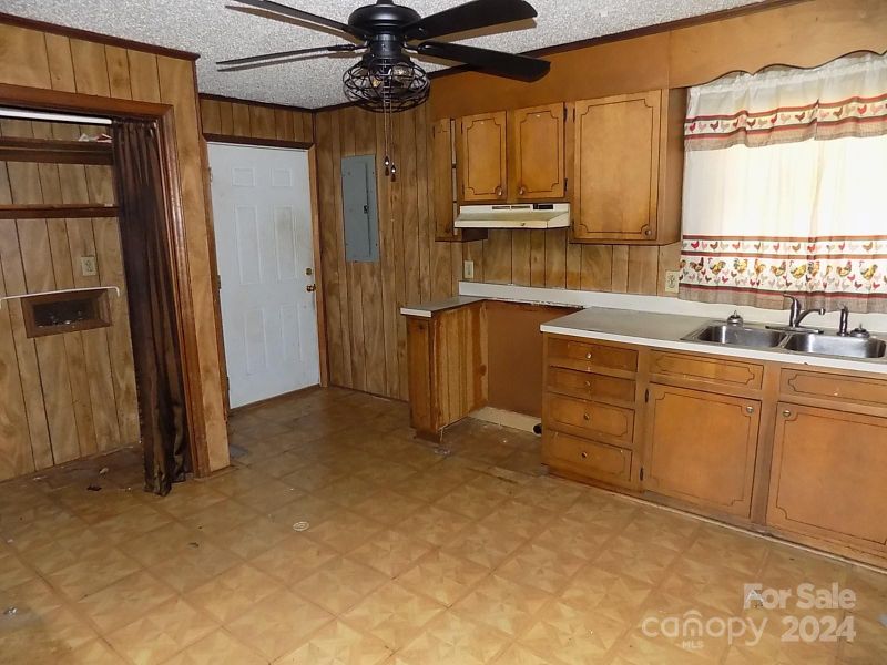 2120 Hartford Ave, Gastonia, NC 28052