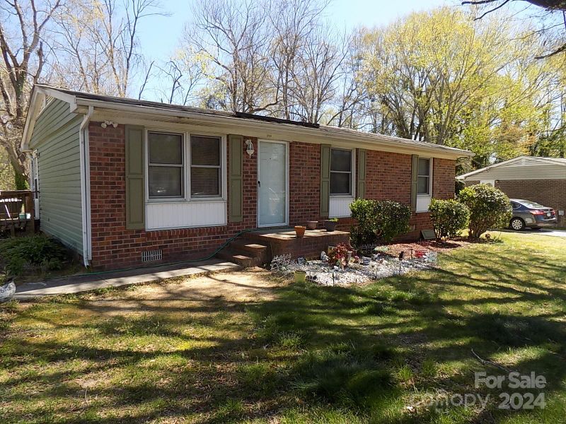 2120 Hartford Ave, Gastonia, NC 28052