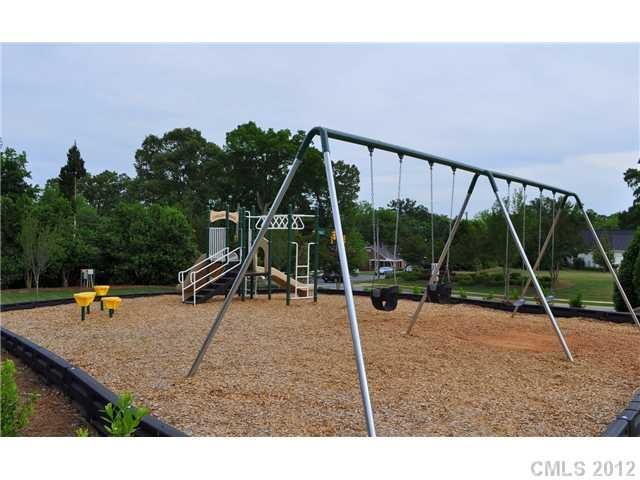 120 S Mulberry Ct, Mount Holly, NC 28120