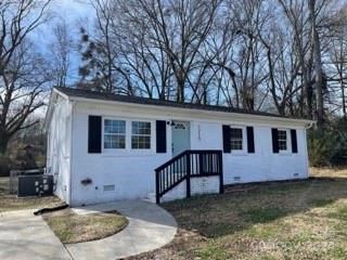 1215 Cardinal Dr, Gastonia, NC 28052