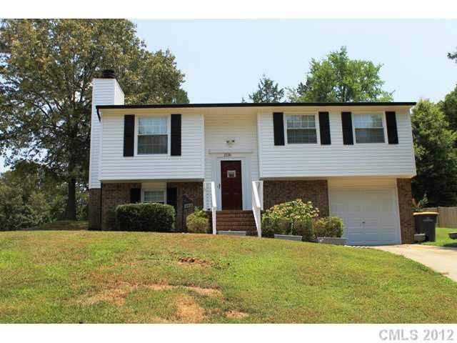2220 Applegate Dr #102, Concord, NC 28027