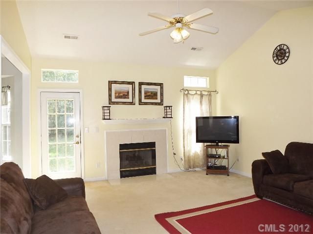 8512 Boxford Ct, Charlotte, NC 28215