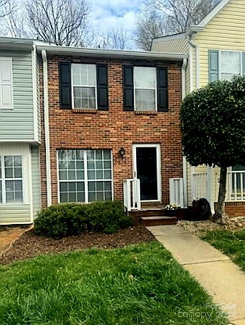 8119 Circle Tree Ln, Charlotte, NC 28277