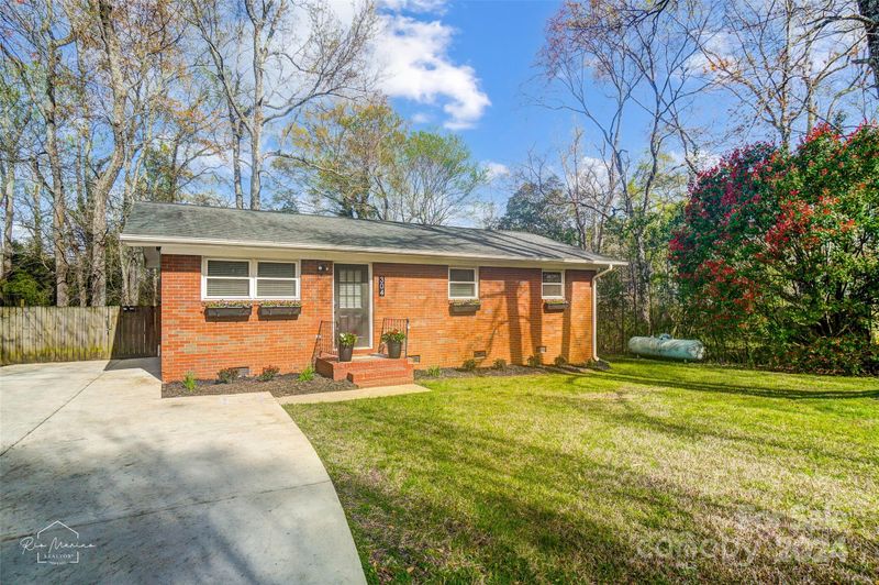 304 Aurora Blvd, Matthews, NC 28105
