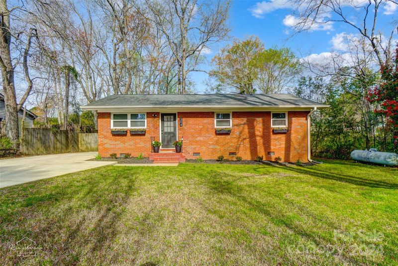 304 Aurora Blvd, Matthews, NC 28105