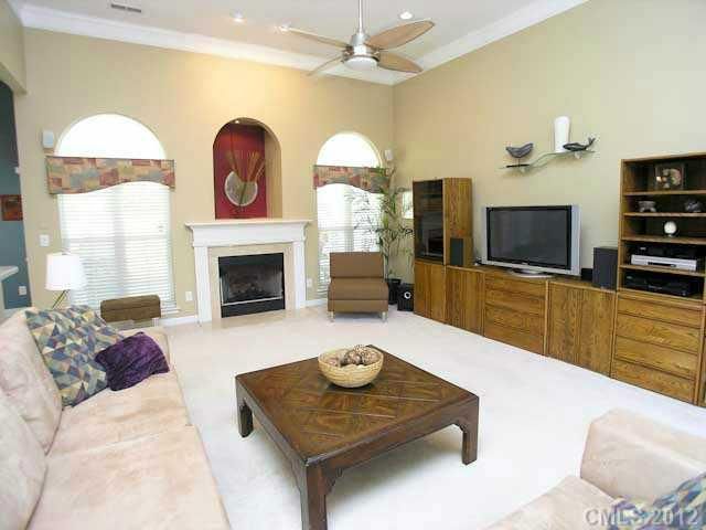 8131 Suttonview Dr, Charlotte, NC 28269