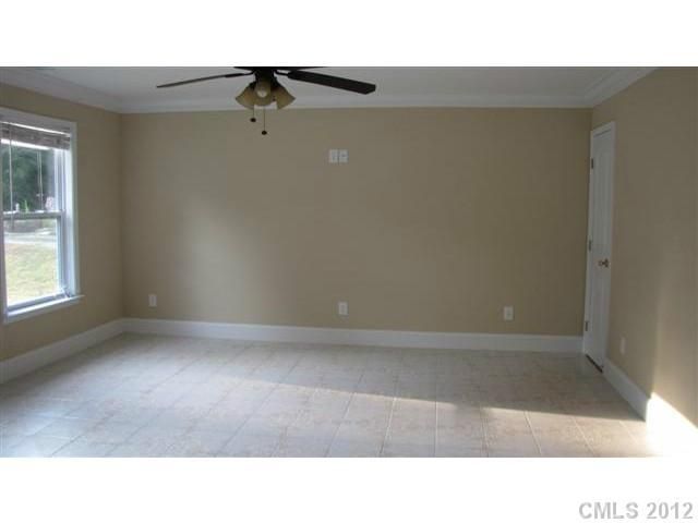 3116 Cresthill Dr, Charlotte, NC 28212