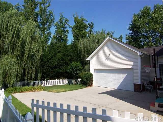 10008 Willow Leaf Ln, Cornelius, NC 28031