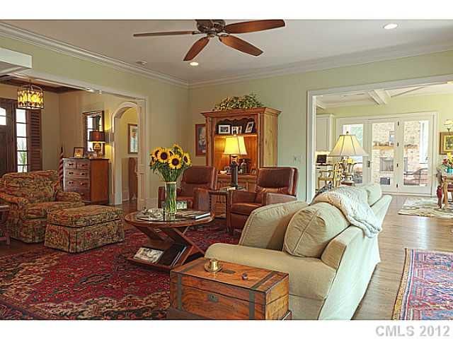 858 NW Kings Crossing Dr, Concord, NC 28027
