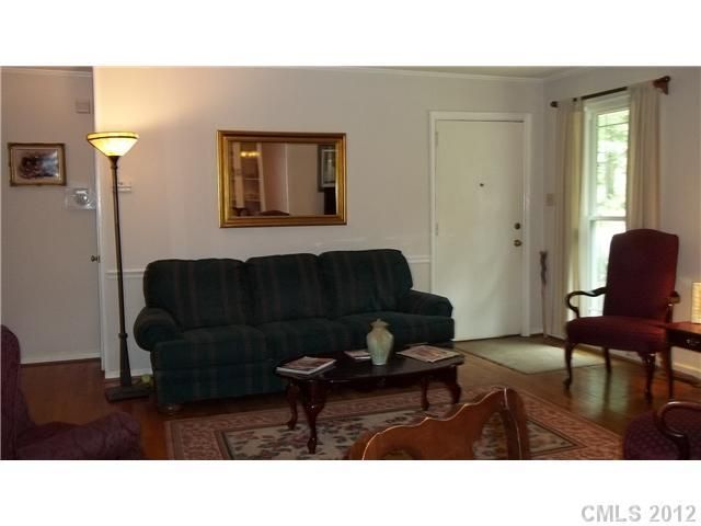 5146 Valley Stream Rd, Charlotte, NC 28209
