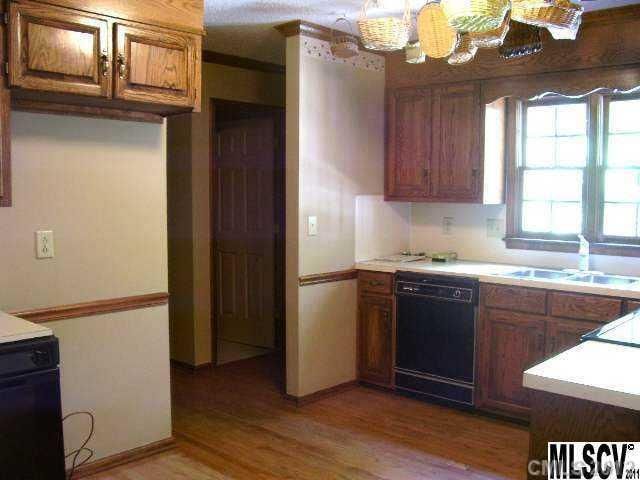200 NW 35th Ave, Hickory, NC 28601