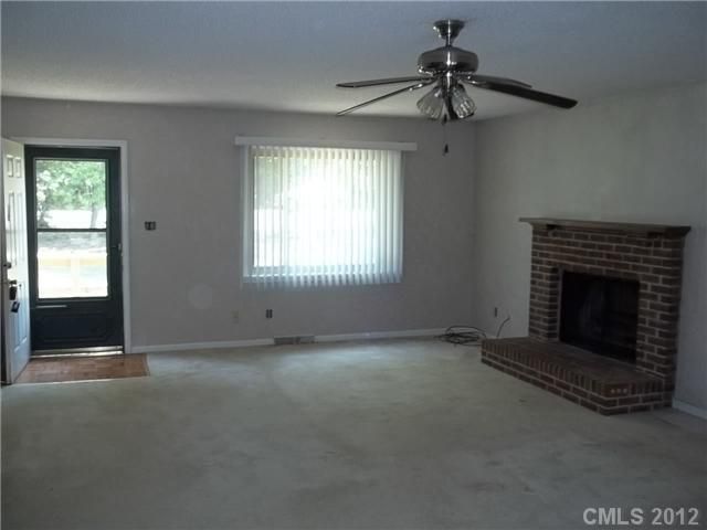 10413 Crestshire Rd, Charlotte, NC 28227
