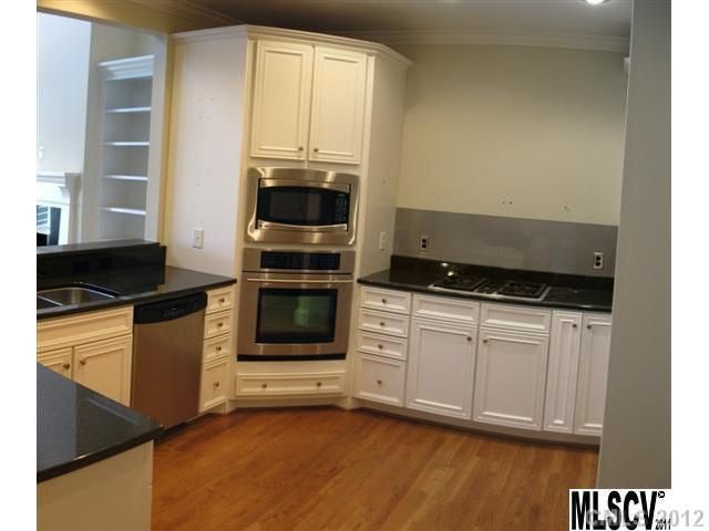 2134 NW 6th St, Hickory, NC 28601