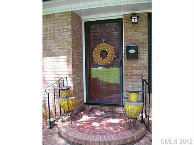 1727 Tamworth Dr, Charlotte, NC 28210