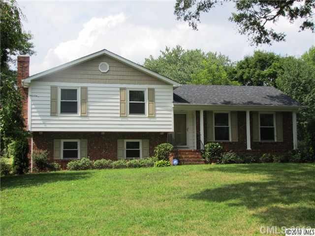 1747 Delchester Dr, Charlotte, NC 28210
