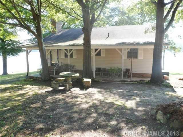 707 Island Point Rd, Mount Holly, NC 28120