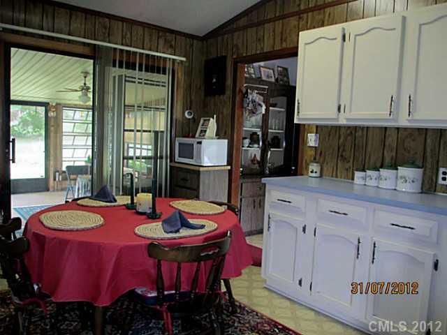 826 Ike Lynch Rd, Dallas, NC 28034
