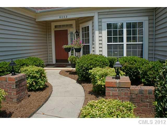 8002 Fairmeadows Dr, Charlotte, NC 28269