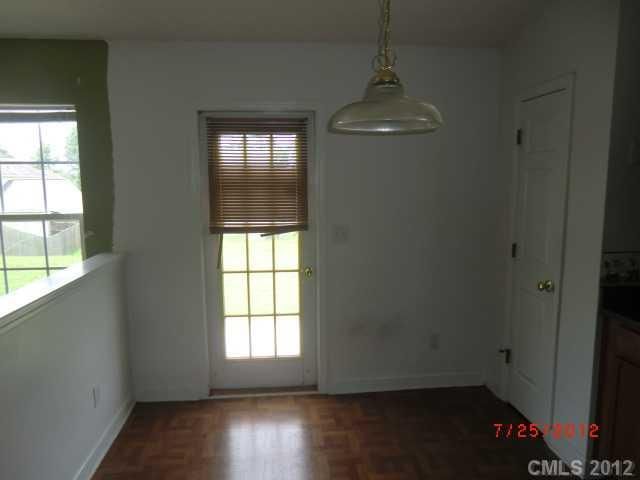 901 Lakehill Dr, Charlotte, NC 28214