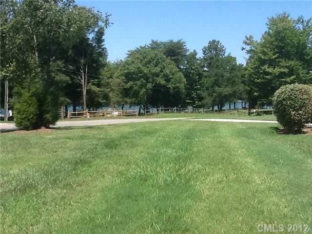 171 Shoreline Loop #33, Mooresville, NC 28117