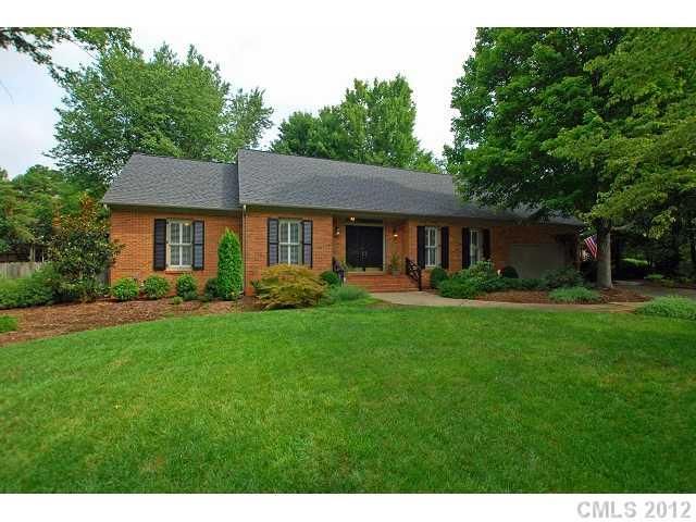 319 Greengate Ln, Charlotte, NC 28211