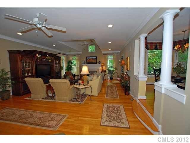 319 Greengate Ln, Charlotte, NC 28211