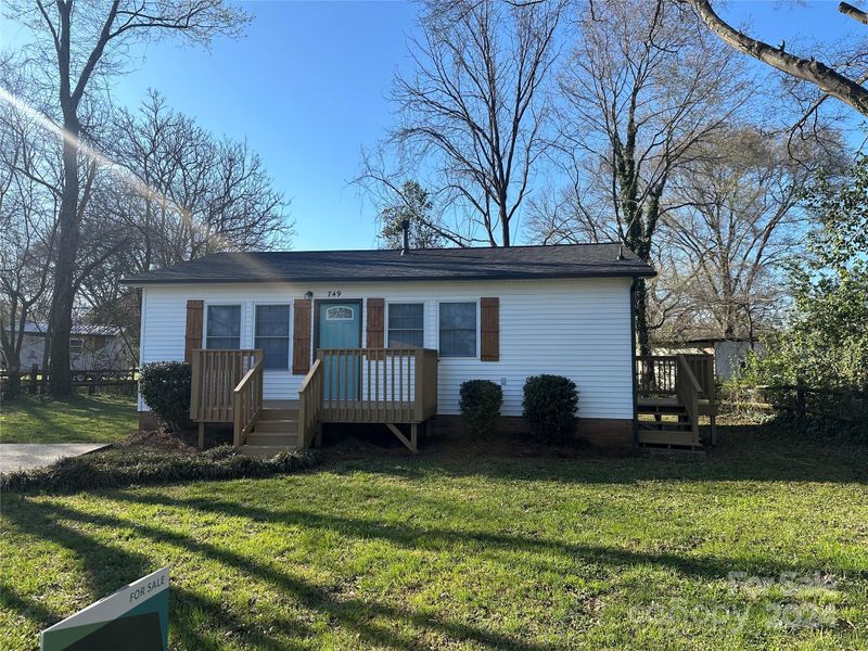 749 Goodson St, Mount Holly, NC 28120