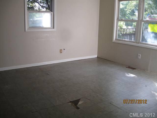 404 Dawn Cir, Charlotte, NC 28213