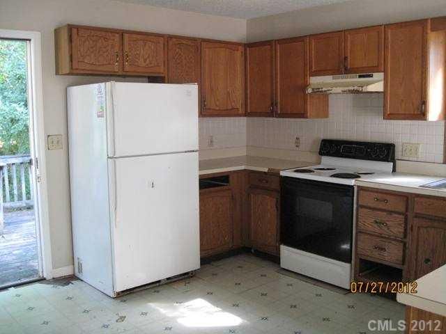 404 Dawn Cir, Charlotte, NC 28213
