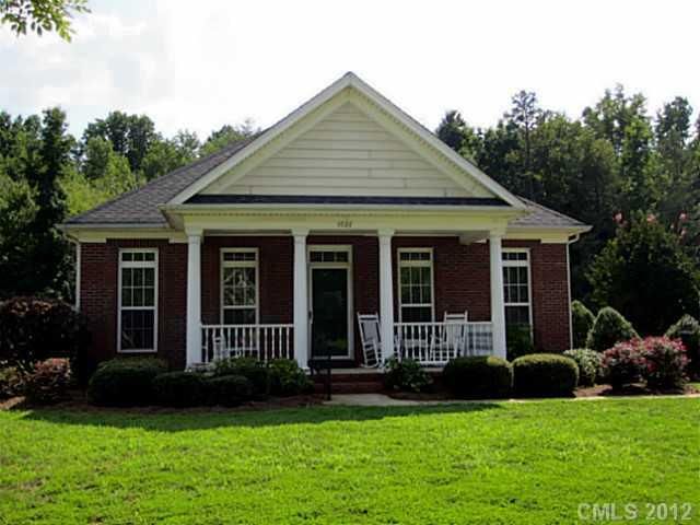 1037 Garibaldi Ridge Ct, Belmont, NC 28012