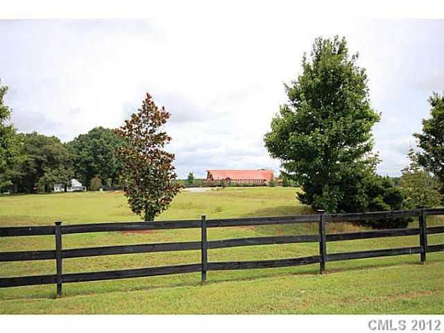 559 Cherokee Farms Trl, Clover, SC 29710