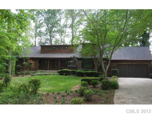 524 Raintree Dr, Matthews, NC 28104